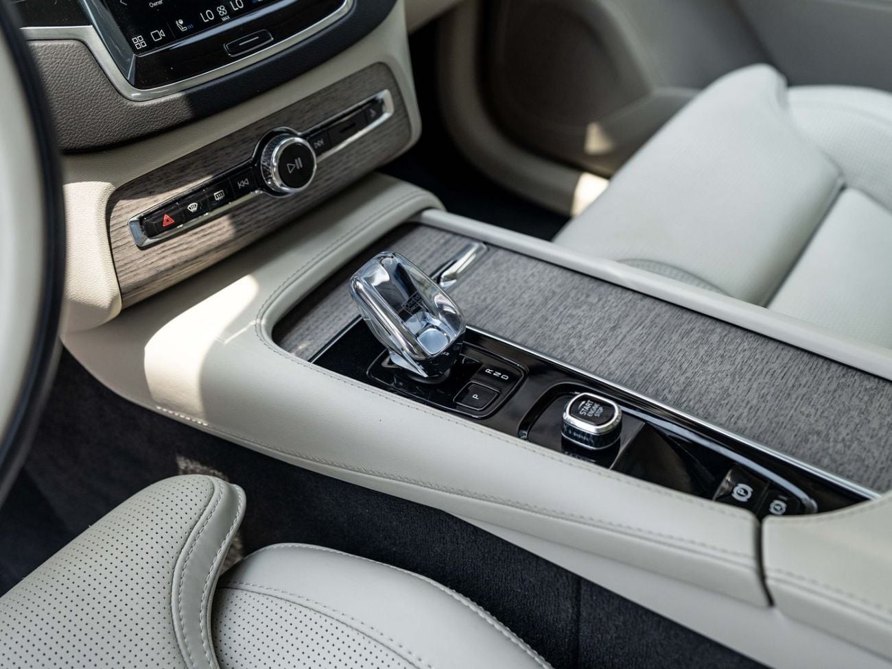 Volvo XC90 B6 Ultimate Bright Volvo XC90 B6 2024 GCC specs