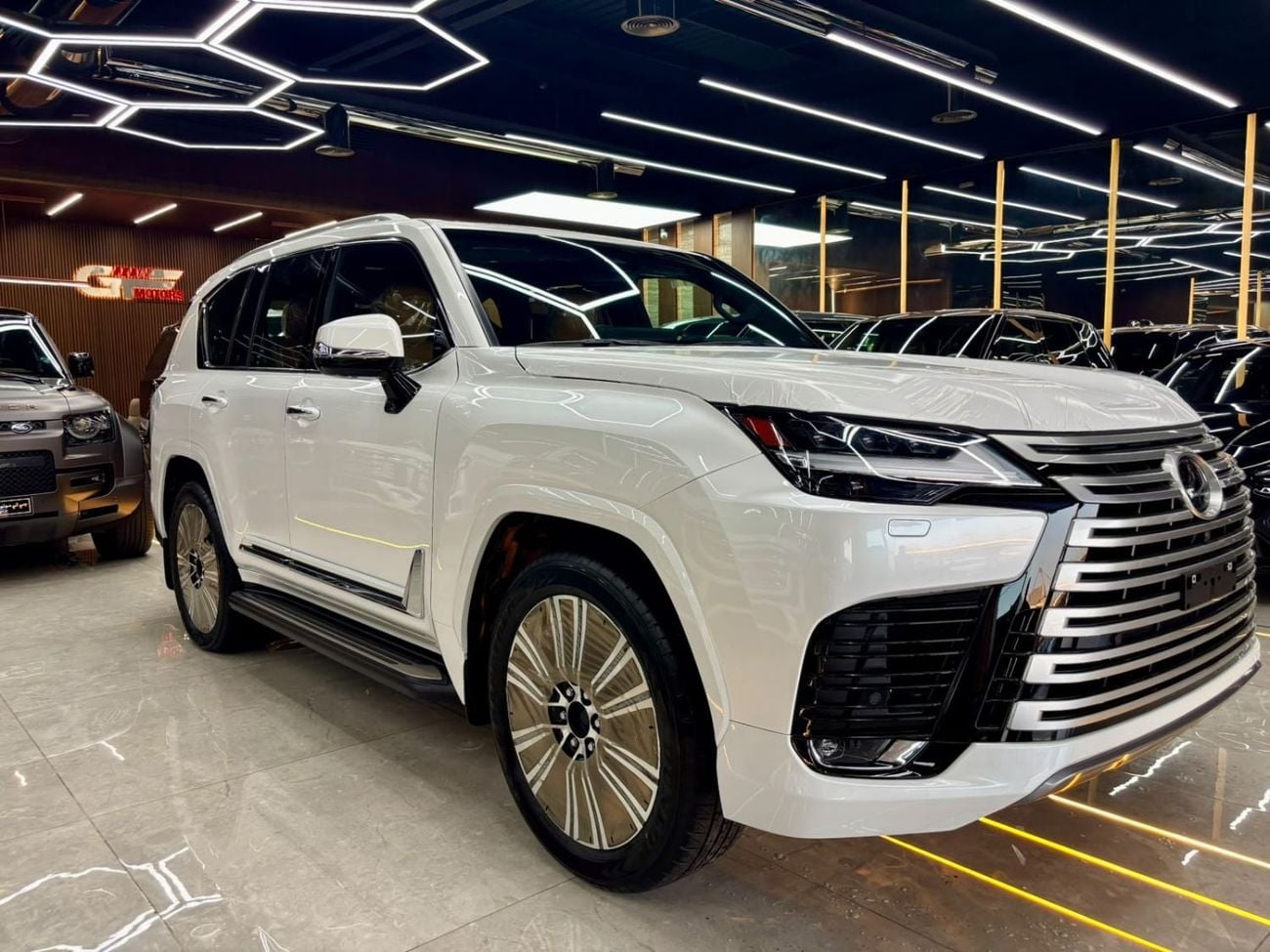لكزس LX 700h SIGNATURE