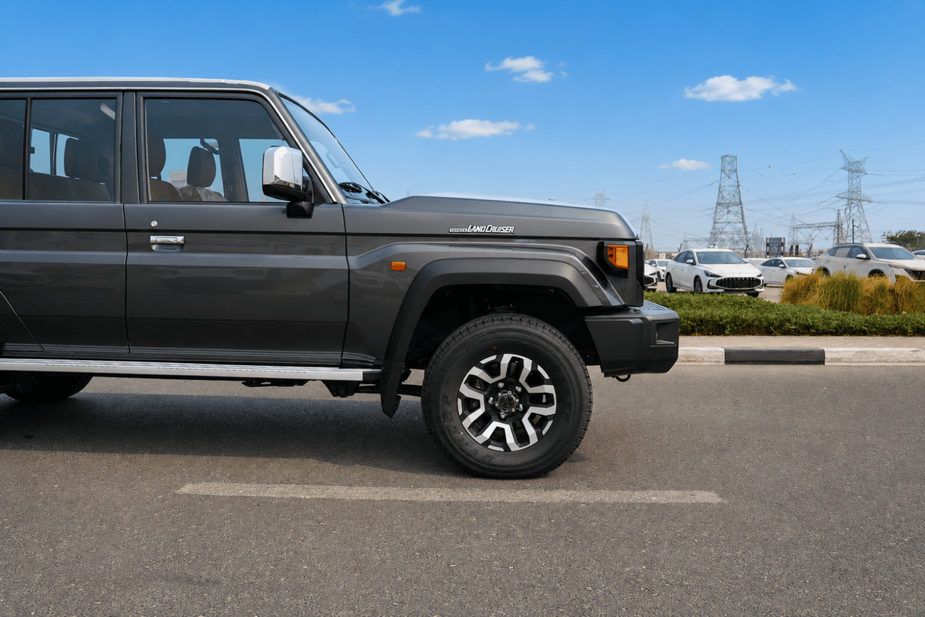 تويوتا لاند كروزر بيك آب 2026 Toyota Land Cruiser 79 Series LX V6 2026 Toyota Land Cruiser 79 Series LX V6 تويوتا لاند كروزر 79 سيريز LX V6 موديل 2026