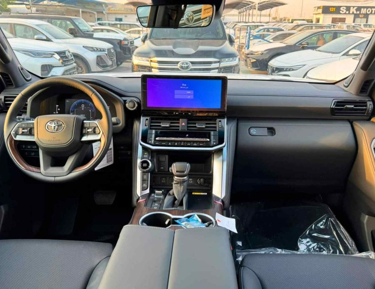 تويوتا لاند كروزر GXR 3.3L DIESEL || LEATHER WITH PWR SEATS | RADAR | FRONT CAMER | BIG DVD | JBL SPEAKERS (CODE # LCDGXR