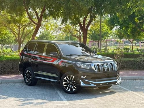 تويوتا برادو TX-L موديل 2023، محرك بنزين V6 سعة 4.0 لتر، اللون أسود، ناقل حركة أوتوماتيكي، مقاعد جلدية سوداء، 7 مقاعد،