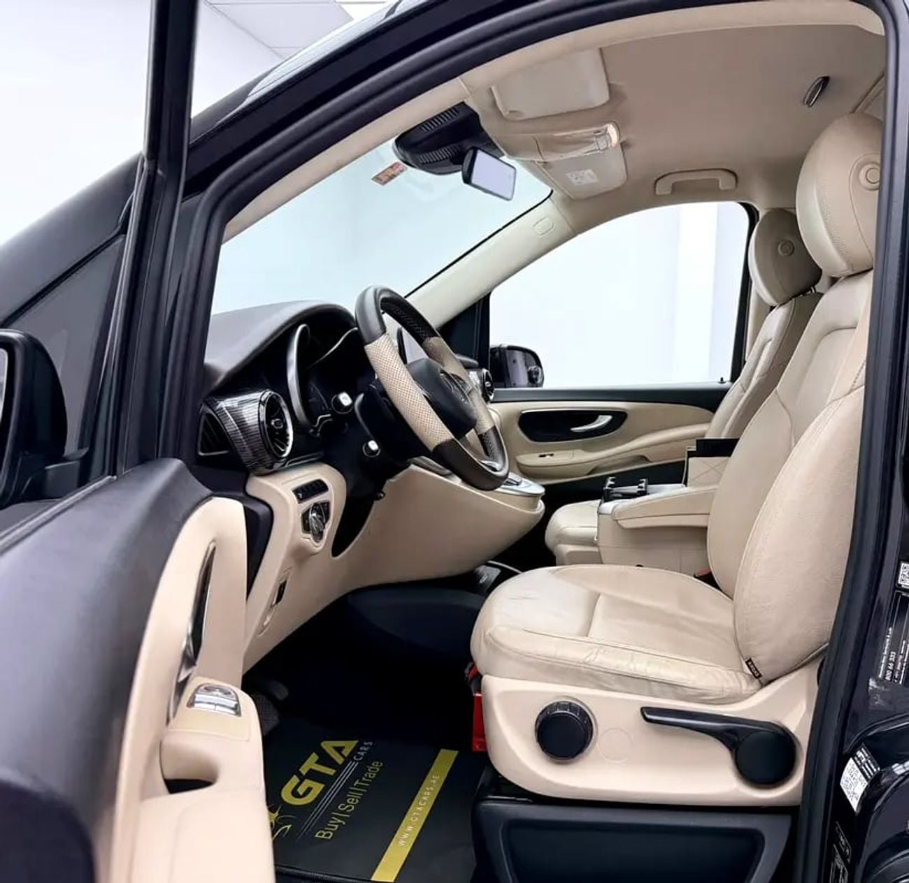 Mercedes Benz V 250 AVANTGARDE LWB V250, Built By Scuderia, Full MB Service History, Fully Loaded, GCC