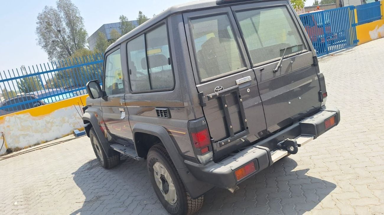 تويوتا لاند كروزر 70 LC71 LX