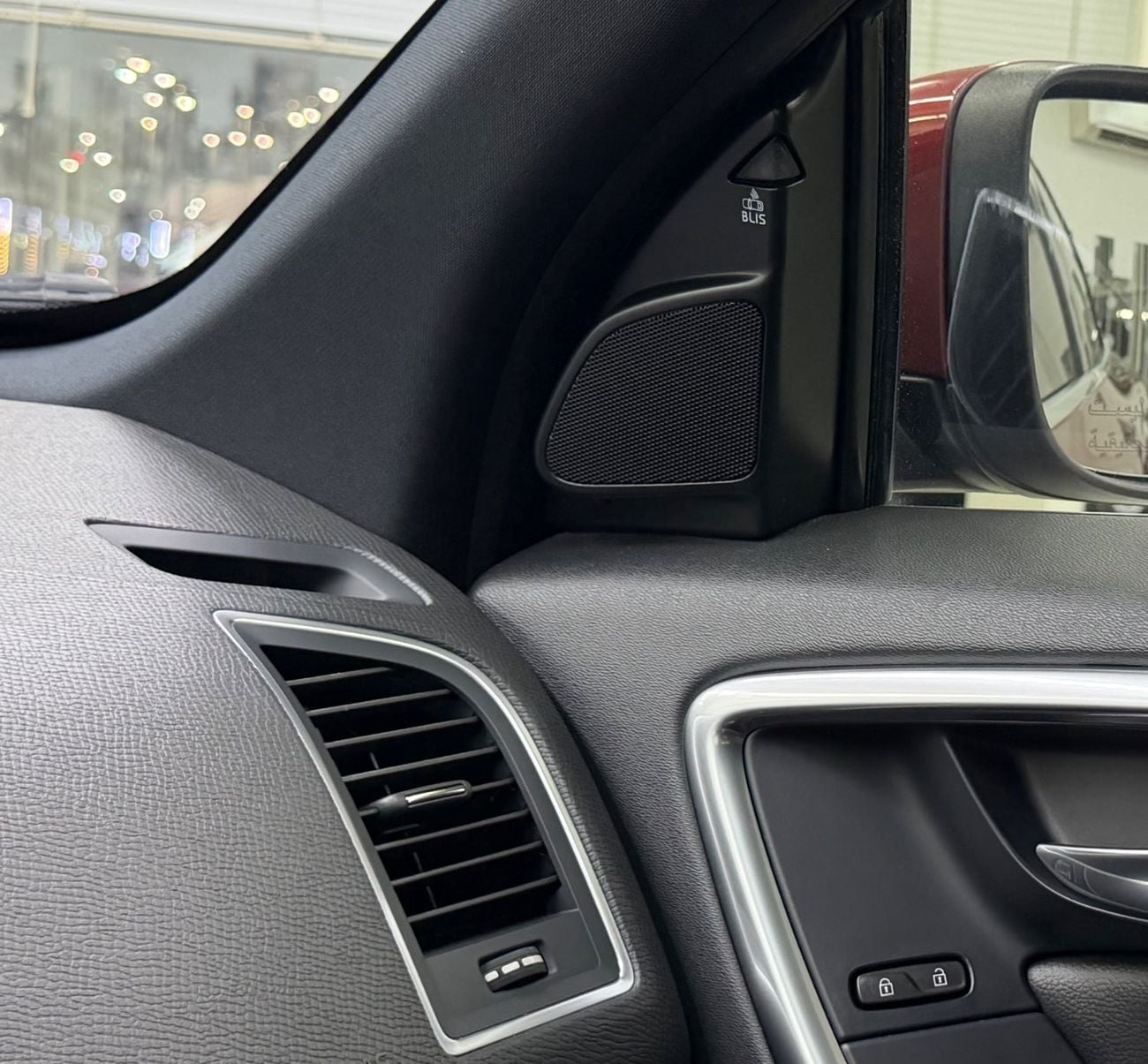 فولفو XC 60 MOMENTUM