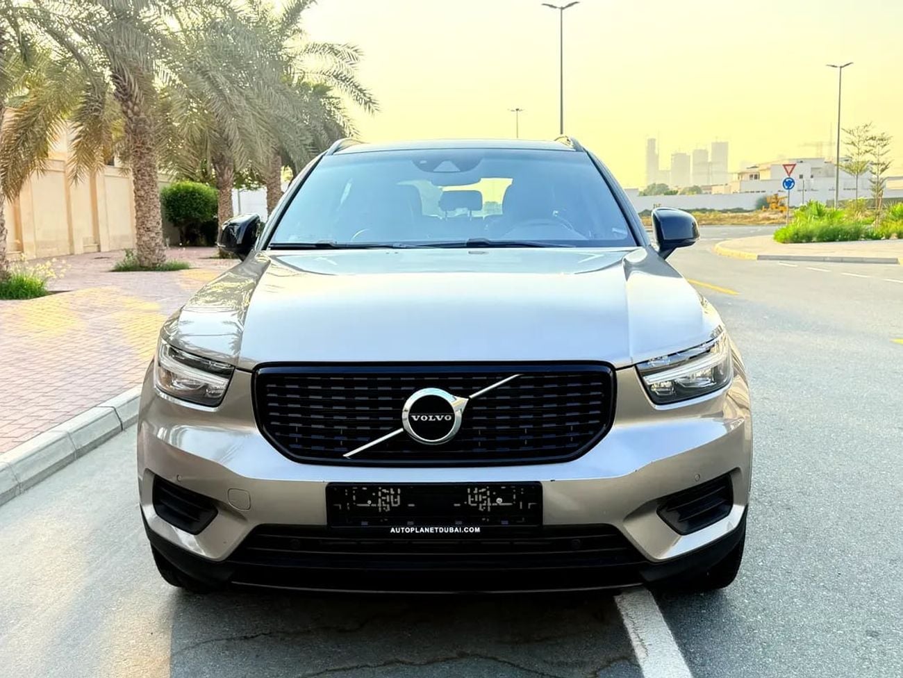 فولفو XC 40 R DESIGN موديل 2022، مواصفات خليجية | عقد صيانة مجاني! تمويل بنكي بدون دفعة أولى (0%)!