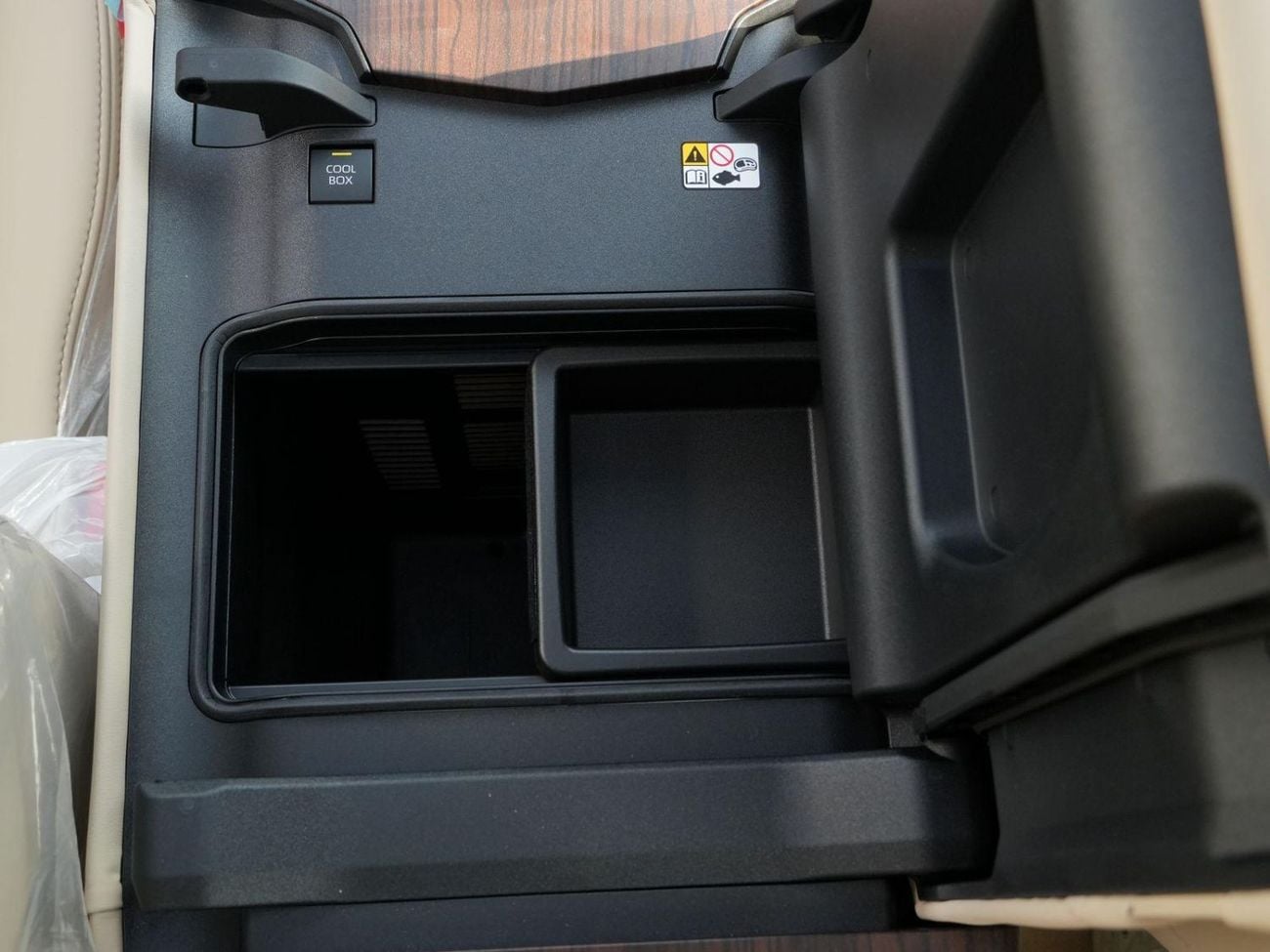 Toyota Land Cruiser GXR TOYOTA Land Cruiser GXR 3.5 TT Petrol AT With , Radar JBL , 360 Camera , Compressor | Saudi Specs Av