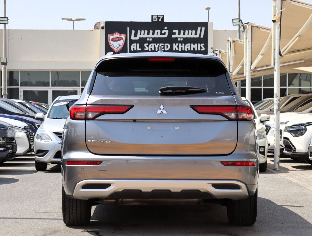 ميتسوبيشي آوتلاندر PREMIUM خالية من الحوادث - خليجية - خط P - كاملة المواصفات - طلاء أصلي - حالة ممتازة من الداخل والخارج