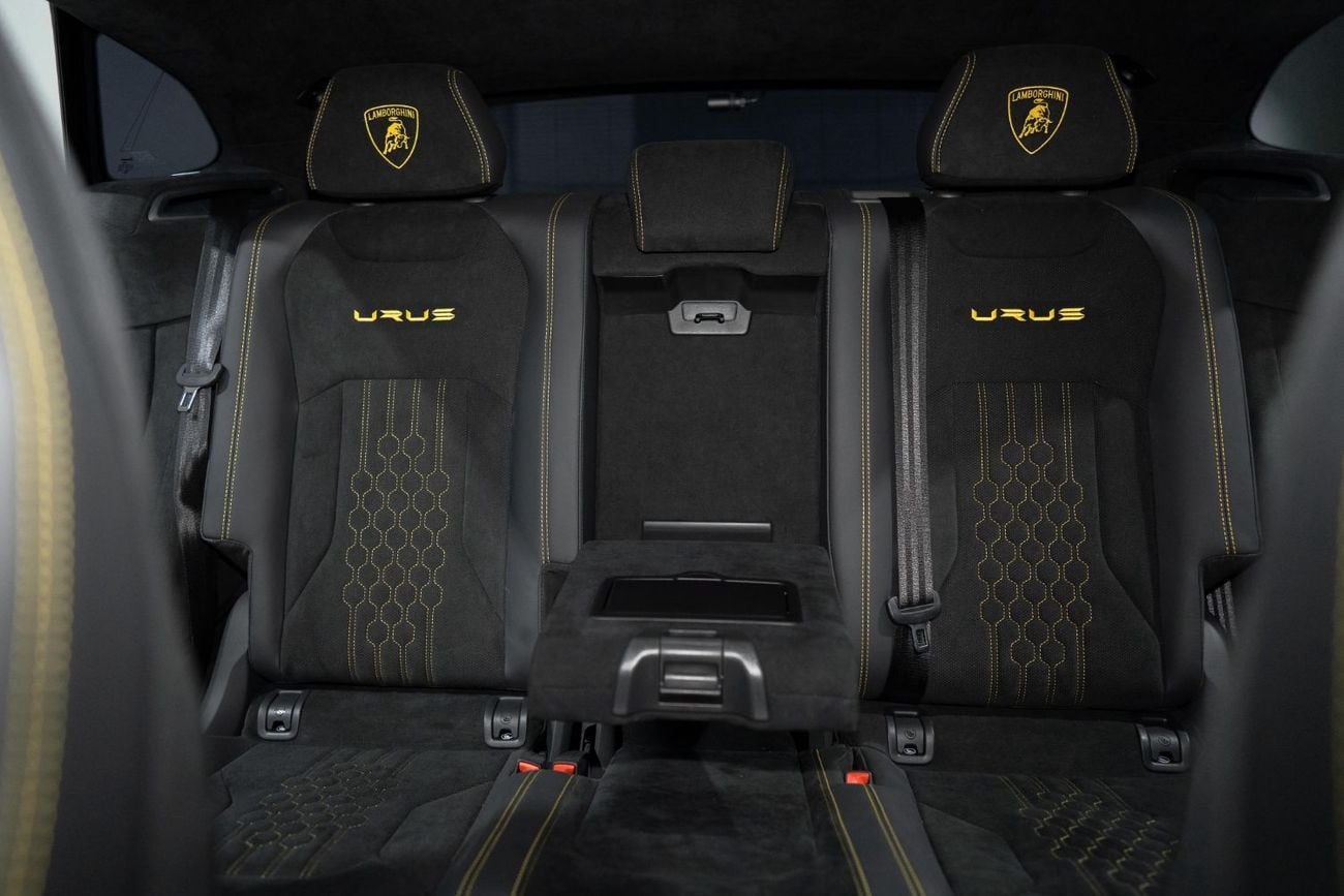 Lamborghini Urus PERFORMANTE 2023 URUS RIGHT HAND | VERY LOW MILEAGE | 60TH ANNIVERSARY EDITION | AKRAPOVIC EXHAUST