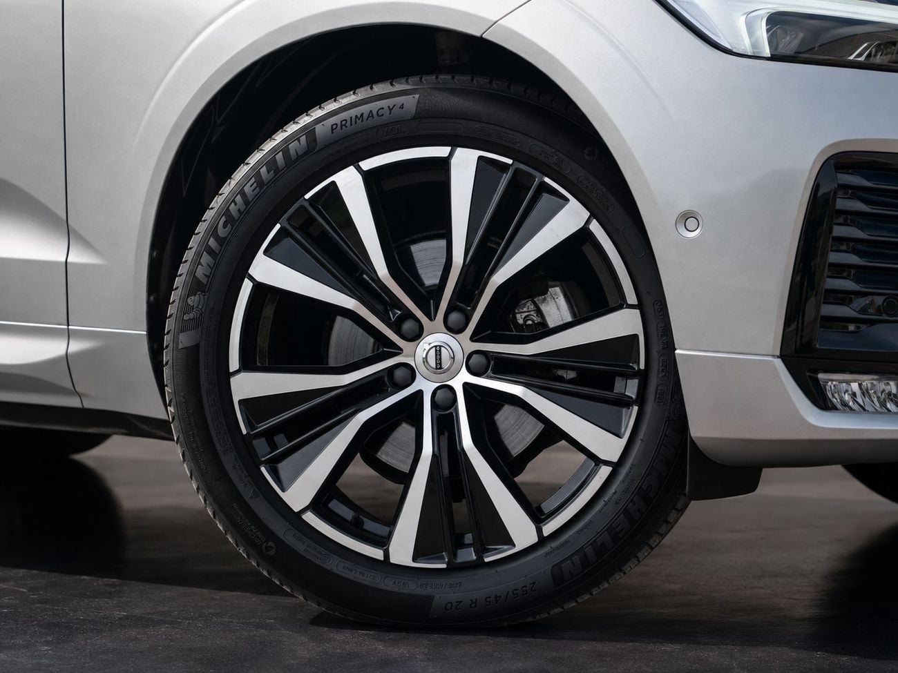 فولفو XC 60 ULTIMATE DARK Volvo XC60 B5 2024 مواصفات خليجية
