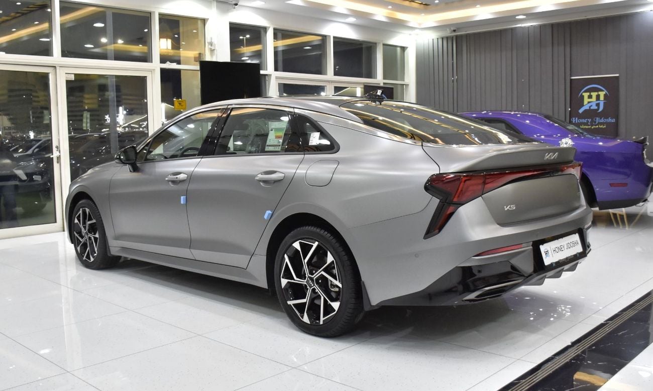 كيا K5 عرض ممتاز لسيارة كيا K5 GT-Line (موديل 2025) باللون الرمادي المطفي بمواصفات دول مجلس التعاون الخليجي