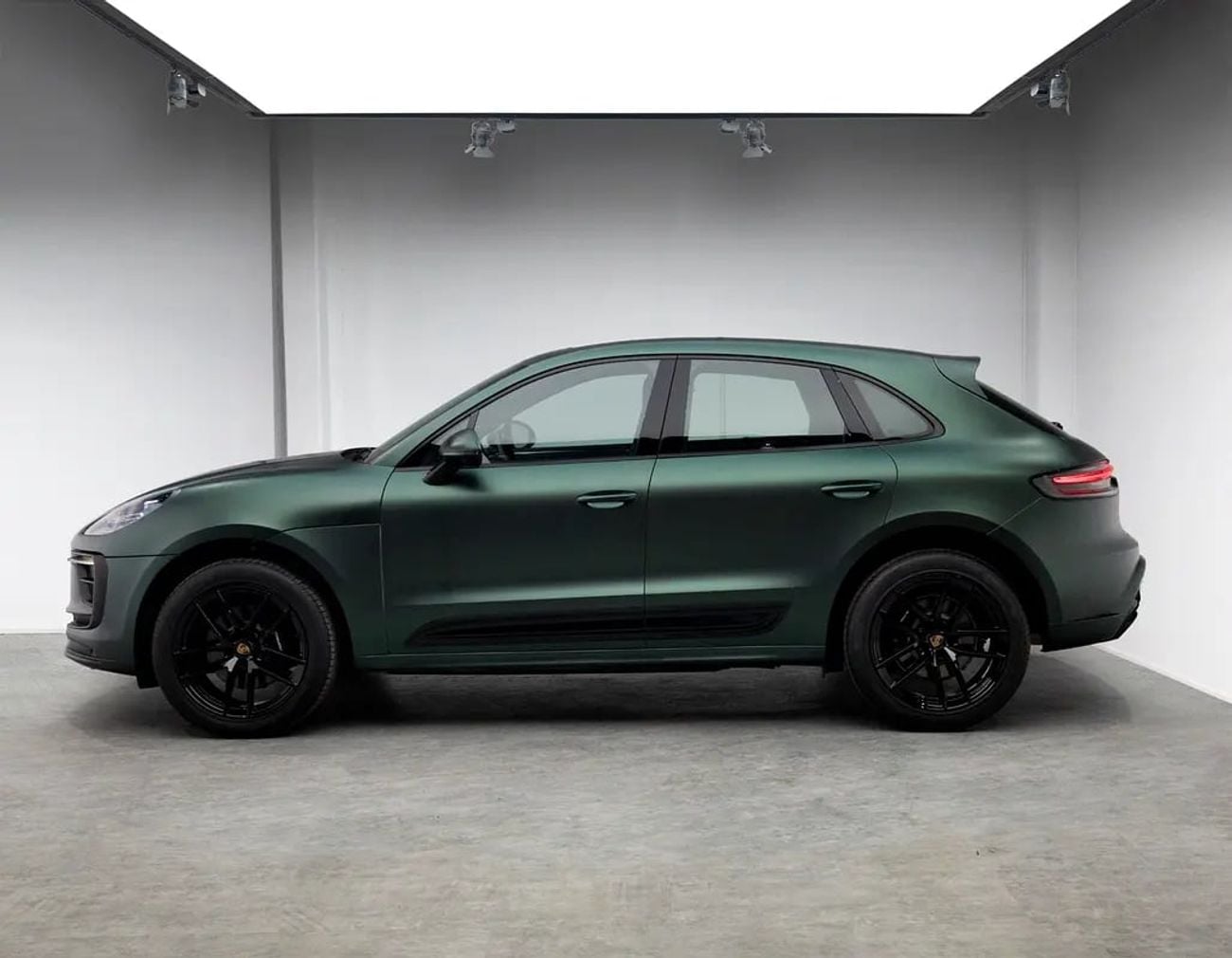 Porsche Macan STANDARD AWD 2.0L • Full Service History • GCC Spec