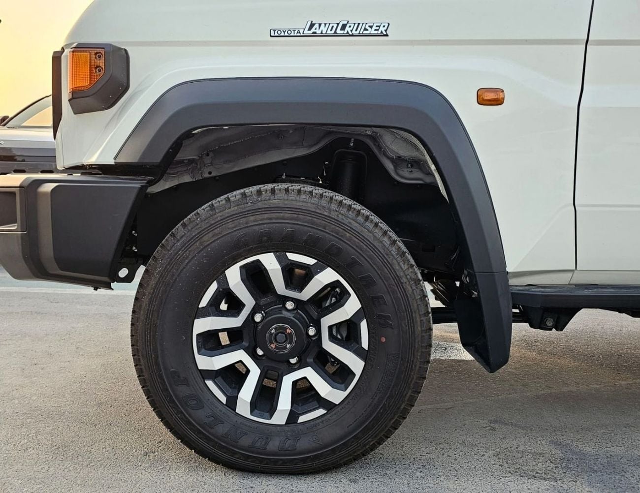 Toyota Land Cruiser 70 LC76 LX HARDTOP 5DOOR || 4.0L PETOL A/T 4WD | RADAR | DIFF-LOCK | FULL OPTION (CODE # 76PAFRE)
