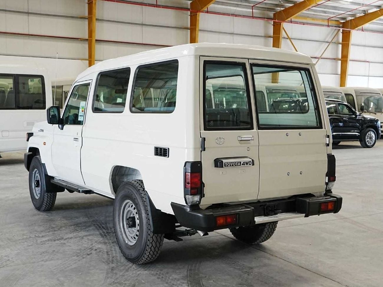 تويوتا لاند كروزر 70 LC 78 HARDTOP 2.8L AT