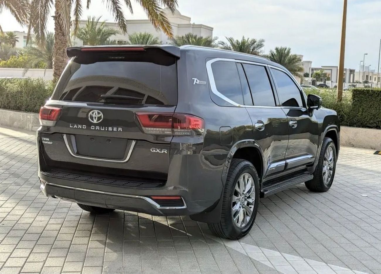 تويوتا لاند كروزر GXR Toyota landcruise 2013Model Facelifted 2025 4.0L V6 petrol Engine Colour Black push start Transm