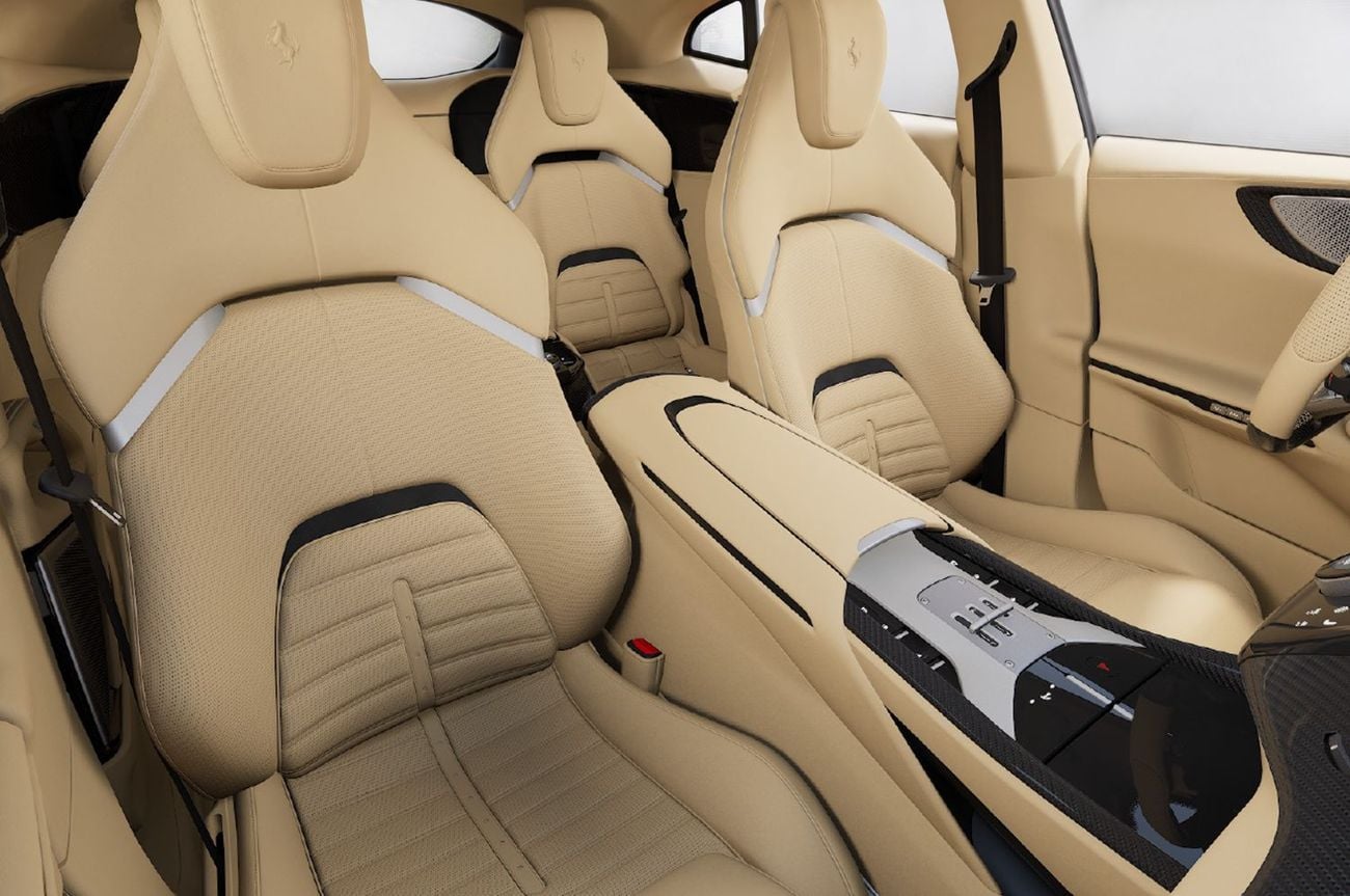 فيراري بوروسانجوي STD Full Carbon Panoramic Roof MY27