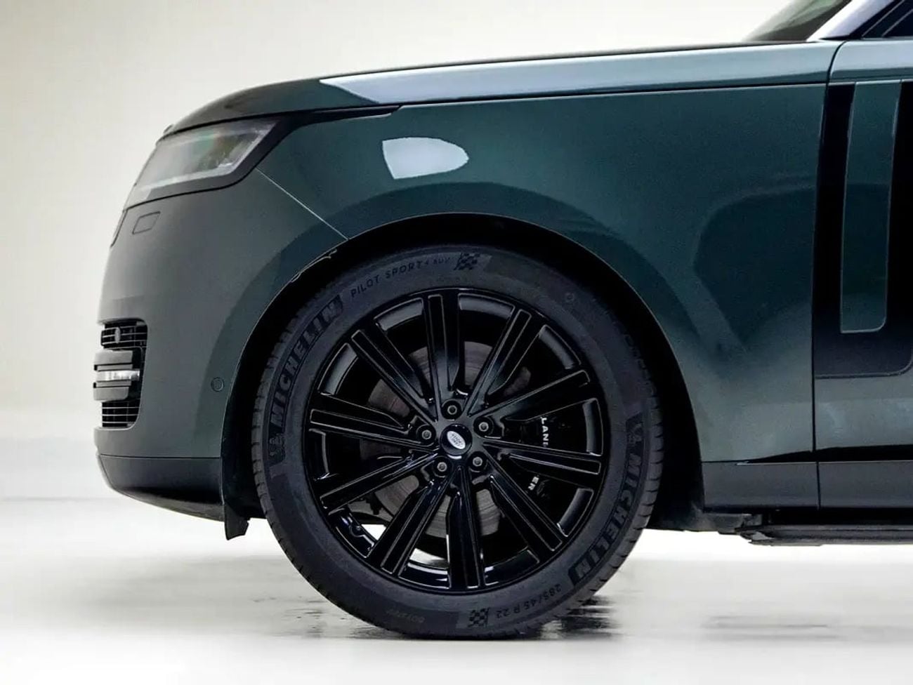 Land Rover Range Rover HSE P530 | GCC Spec | Dealer Warranty and Service Contract