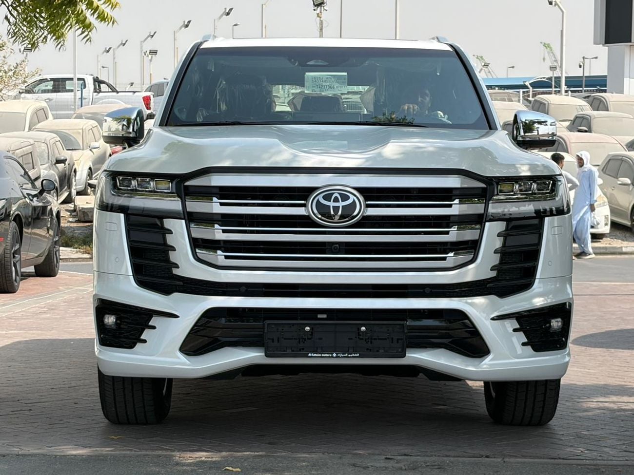 تويوتا لاند كروزر VXR | 3.5L PETROLL | PWR WITH LEATHER SEATS | JBL SPEAKERS WITH 360* CAMERA | RADAR | SUNROOF | MY2026
