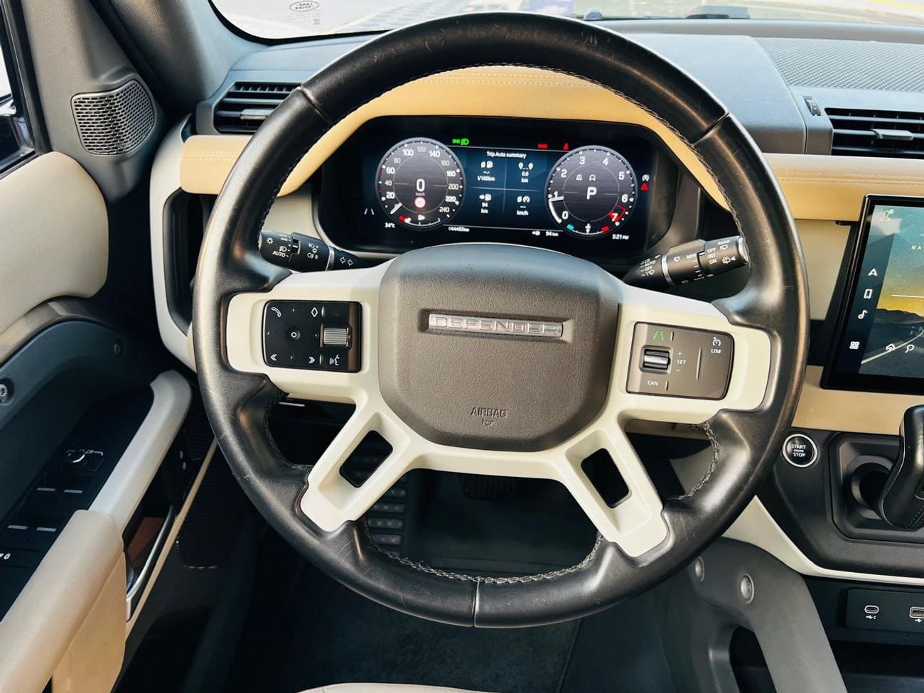 لاند روفر ديفندر 110 HSE P400