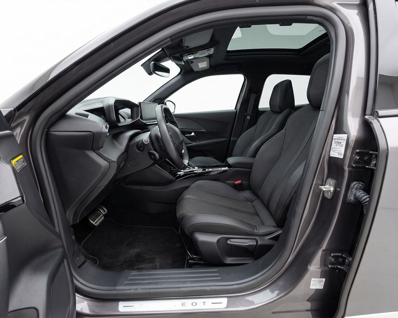 Peugeot 2008 GT l GCC Specs | 2 Keys | AED 1,175 / Monthly