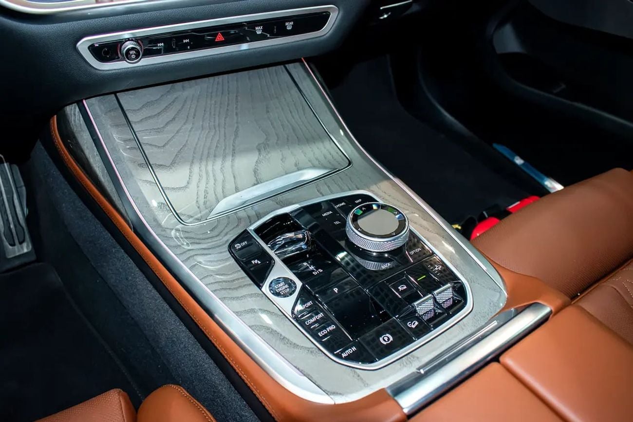 BMW X7 xDrive40i Luxury M Sport Package 7 Seats+5000 Extra color