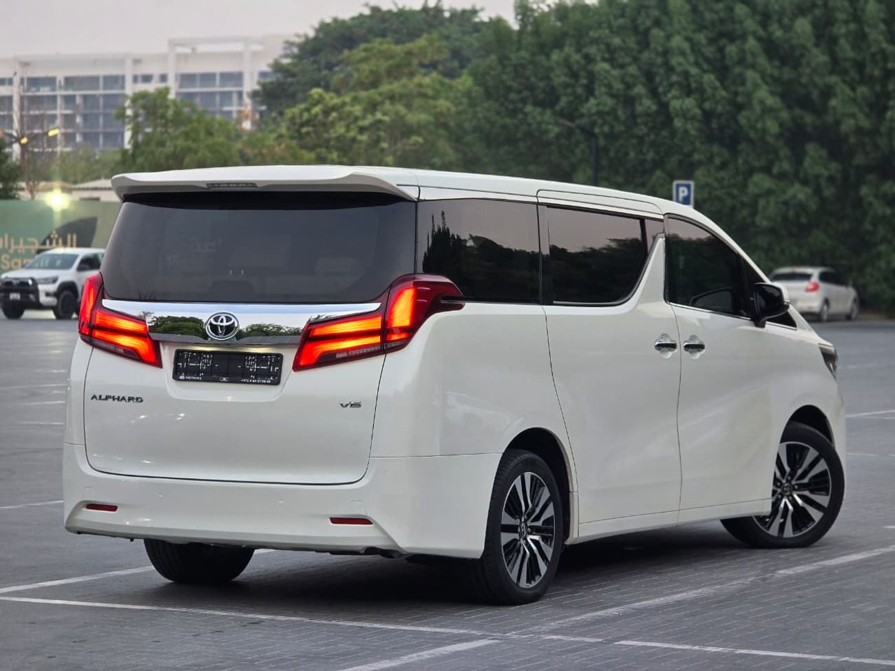 Toyota Alphard LIMITED 2019 Toyota Alphard V6 // Perfect condition // Single owner // Full option