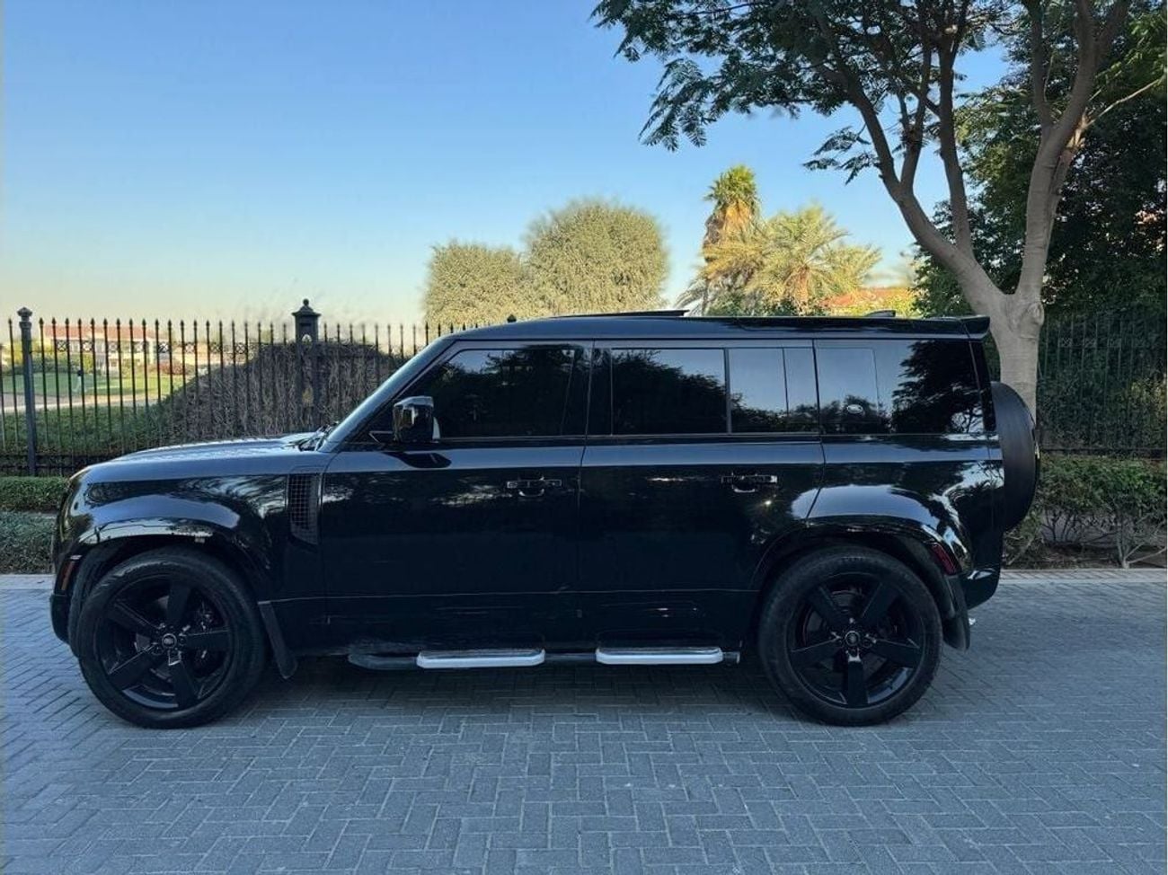 Land Rover Defender P525 110