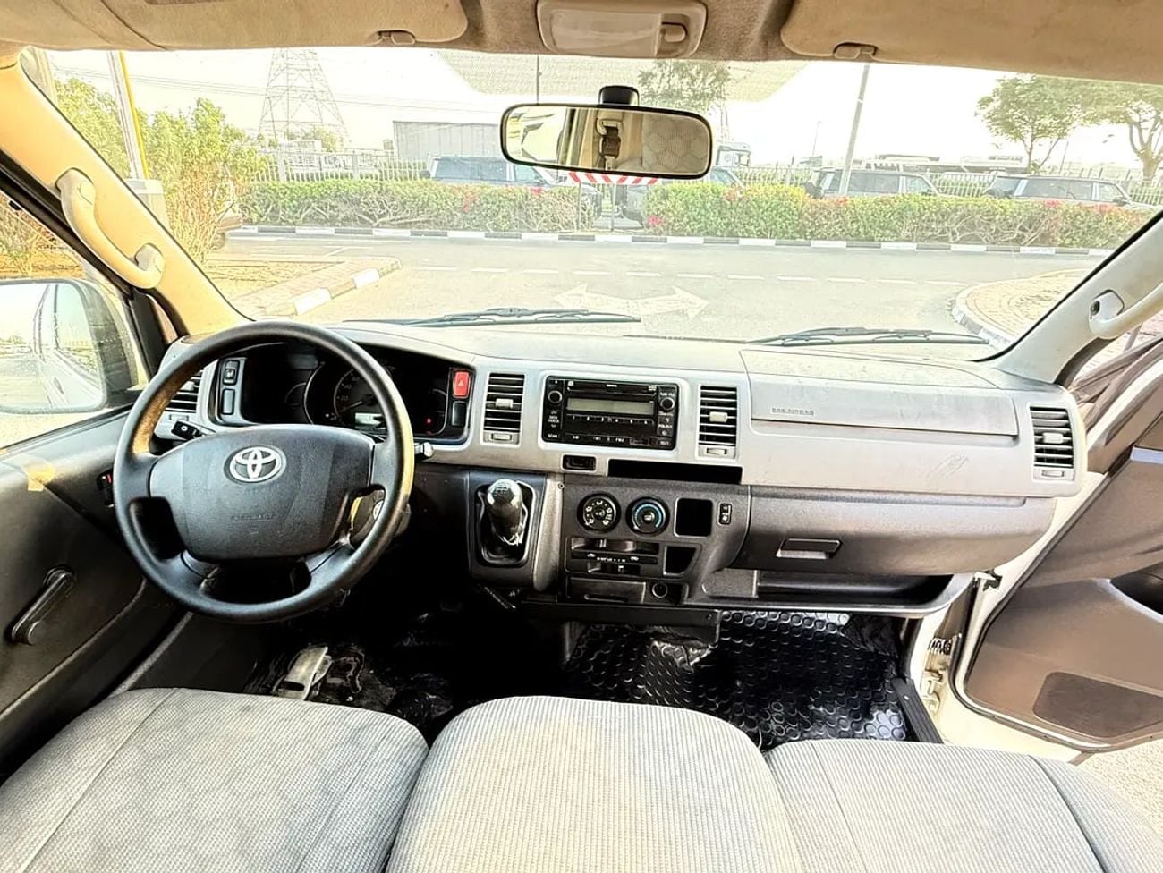Toyota Hiace GL GCC Specs-passenger Van - excellent condition