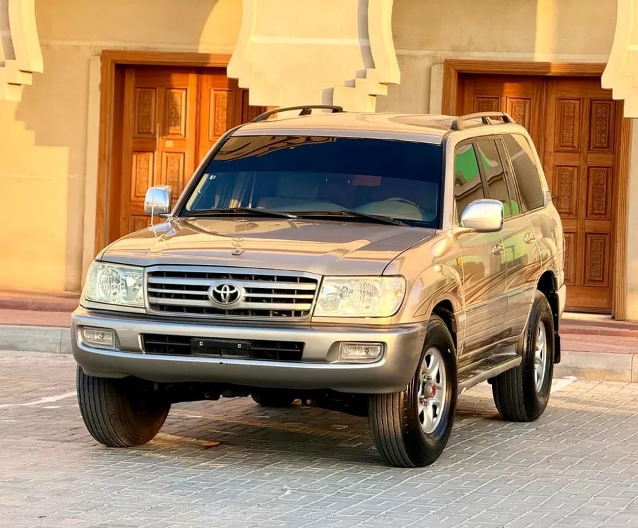 Toyota Land Cruiser لاند كروزر موديل GXR بحالة ممتازة GXR GCC Specs