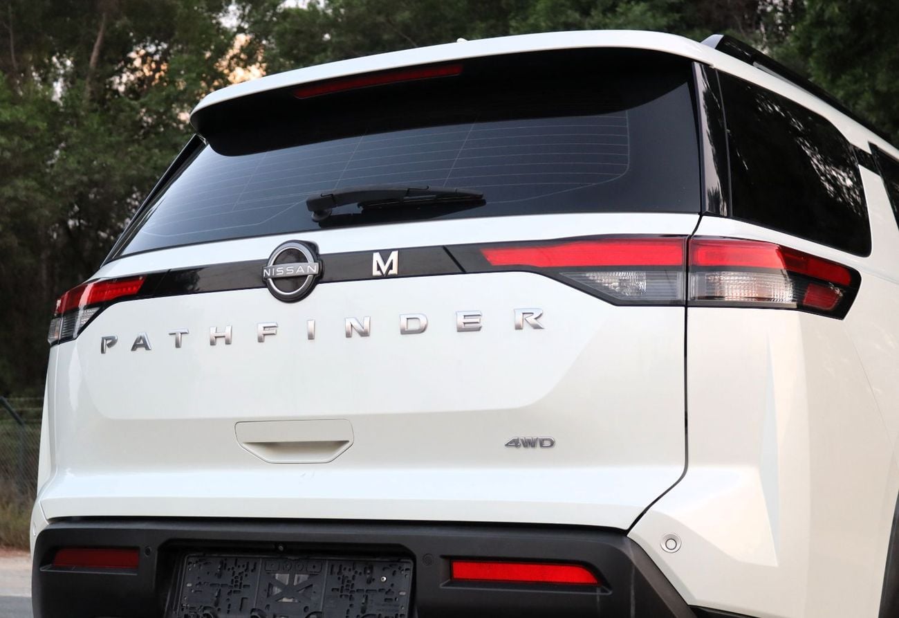 Nissan Pathfinder SV ACCIDENTS FREE - GCC - 3500 CC - 8 STR - 4WD - PERFECT CONDITION INSIDE OUT