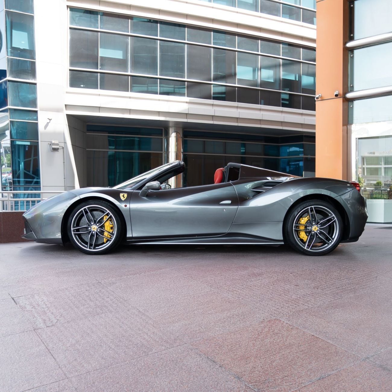 Ferrari 488 Spider STANDARD 2018 FERRARI 488 SPIDER GCC DONE ONLY 26,000KM