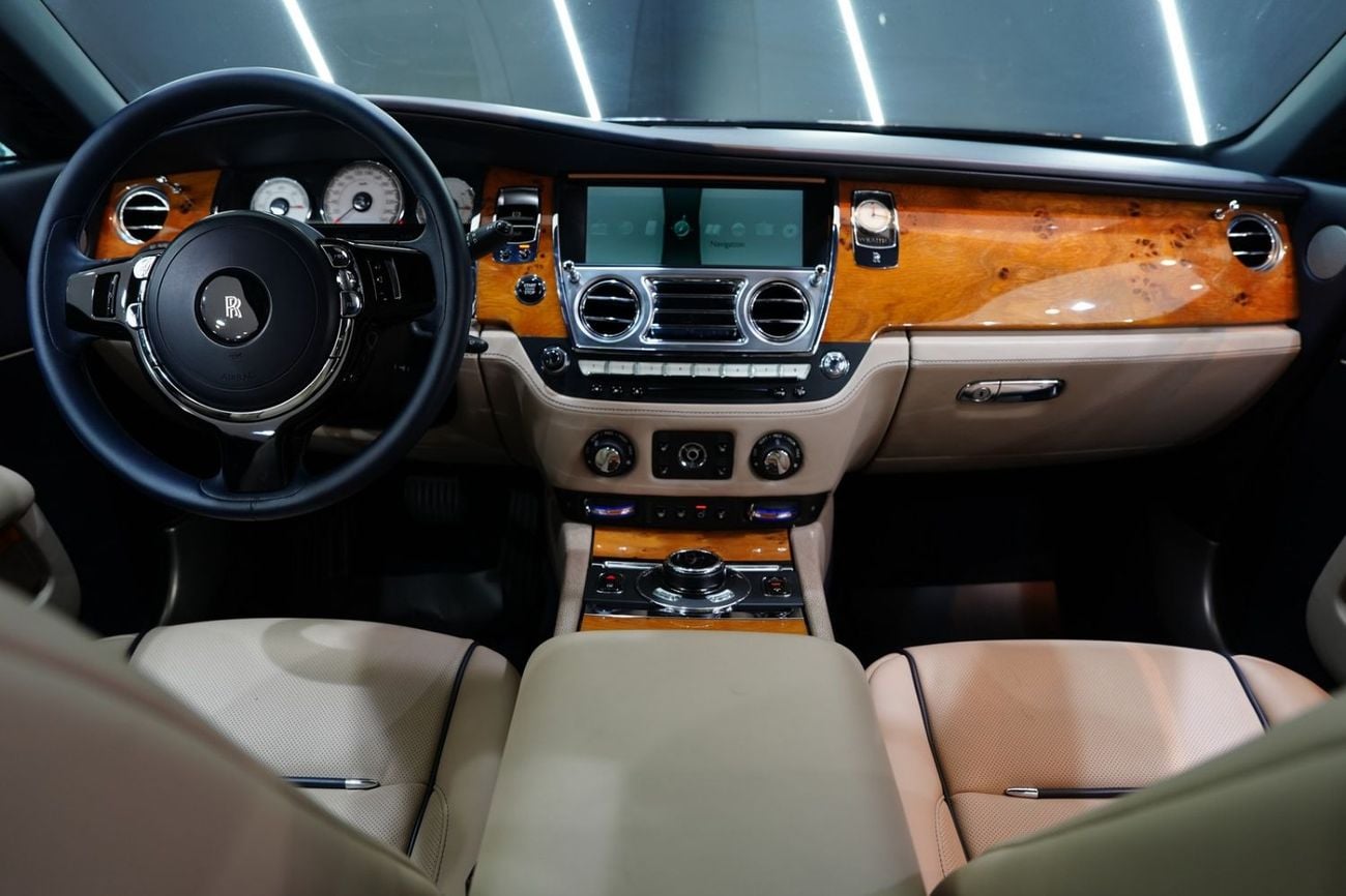 Rolls Royce Wraith STD (6.6L · 12 Cyl · Automatic · Petrol · Coupe · Rear Wheel Drive · 4 Seats · 2 Door) Two-Tone, Starlight Headliner, GCC Specs!!