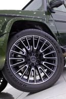 Mercedes Benz G63 AMG G63 MANUFAKTUR SPECIAL OLIVE + CARBON INTERIOR + 5 YEARS DEALER WARRANTY + SERVICE