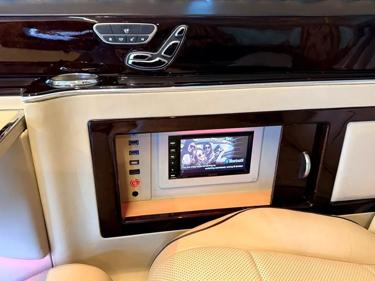 Mercedes Benz V 250 AVANTGARDE LWB V250, Built By Scuderia, Full MB Service History, Fully Loaded, GCC