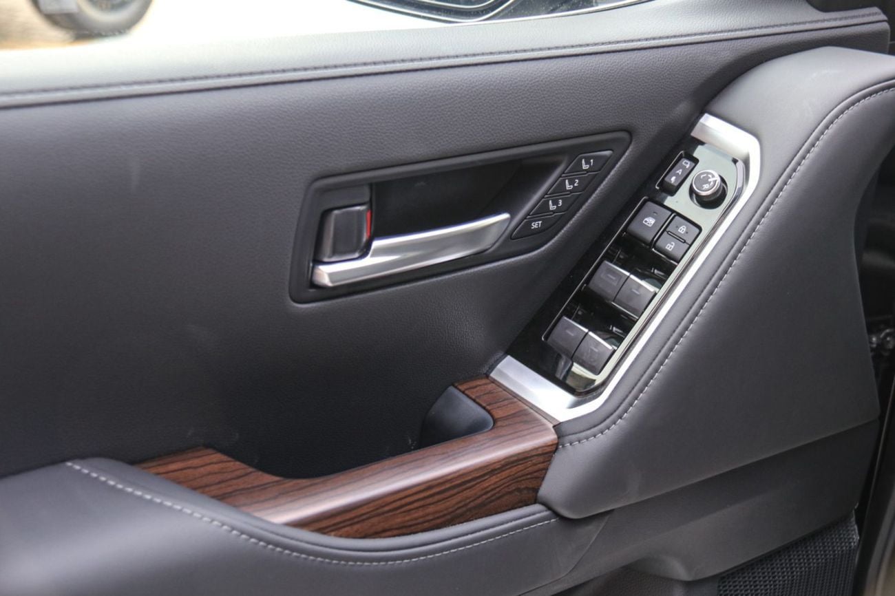 Toyota Land Cruiser VX 4.0L 2026 with memory seats