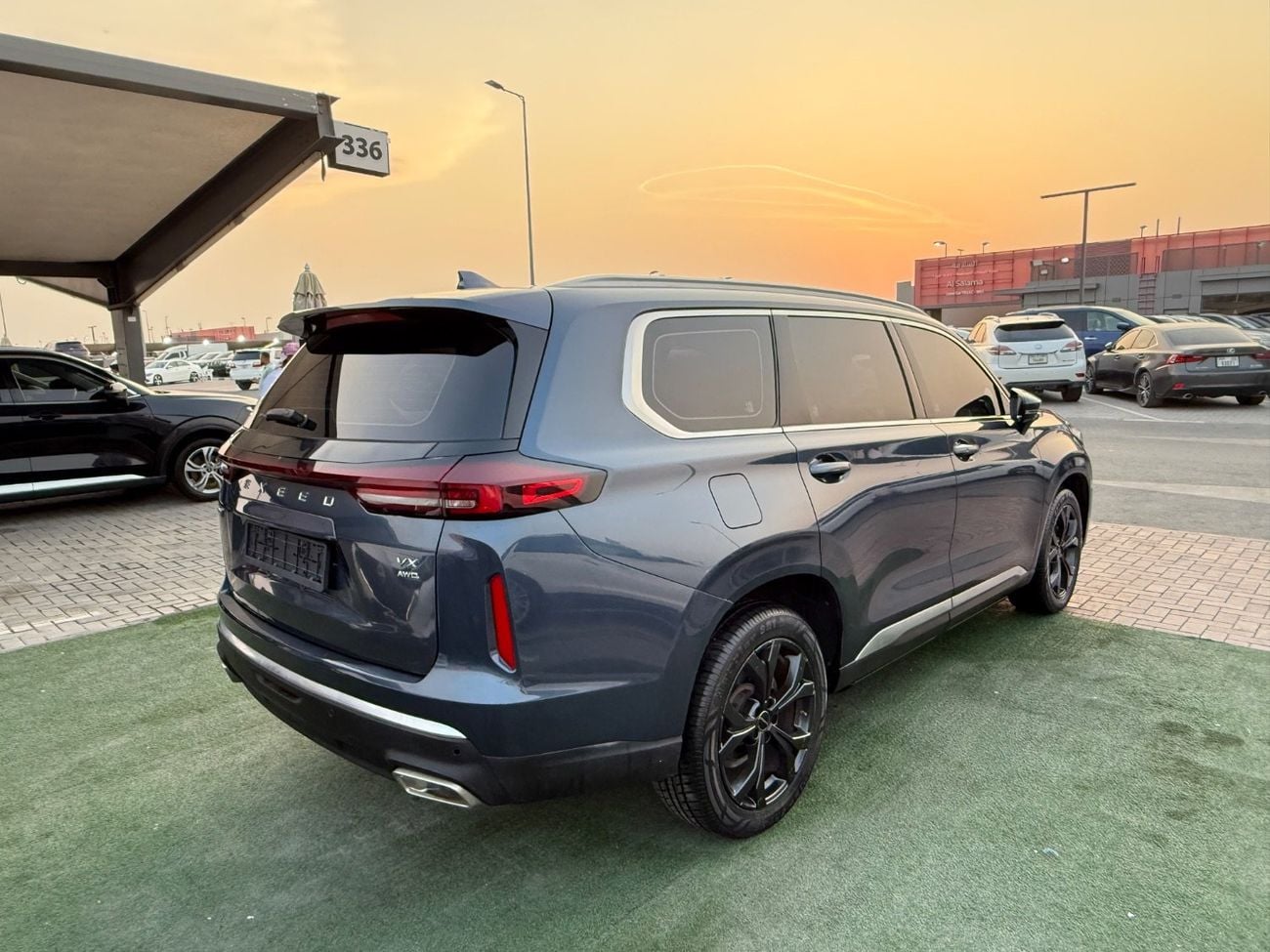 إكسيد VX FLAGSHIP 7 Seats / 7-Seater (7 مقاعد) Panoramic Sunroof (فتحة سقف بانوراما) Leather Seats (مقاعد جلد) 360-