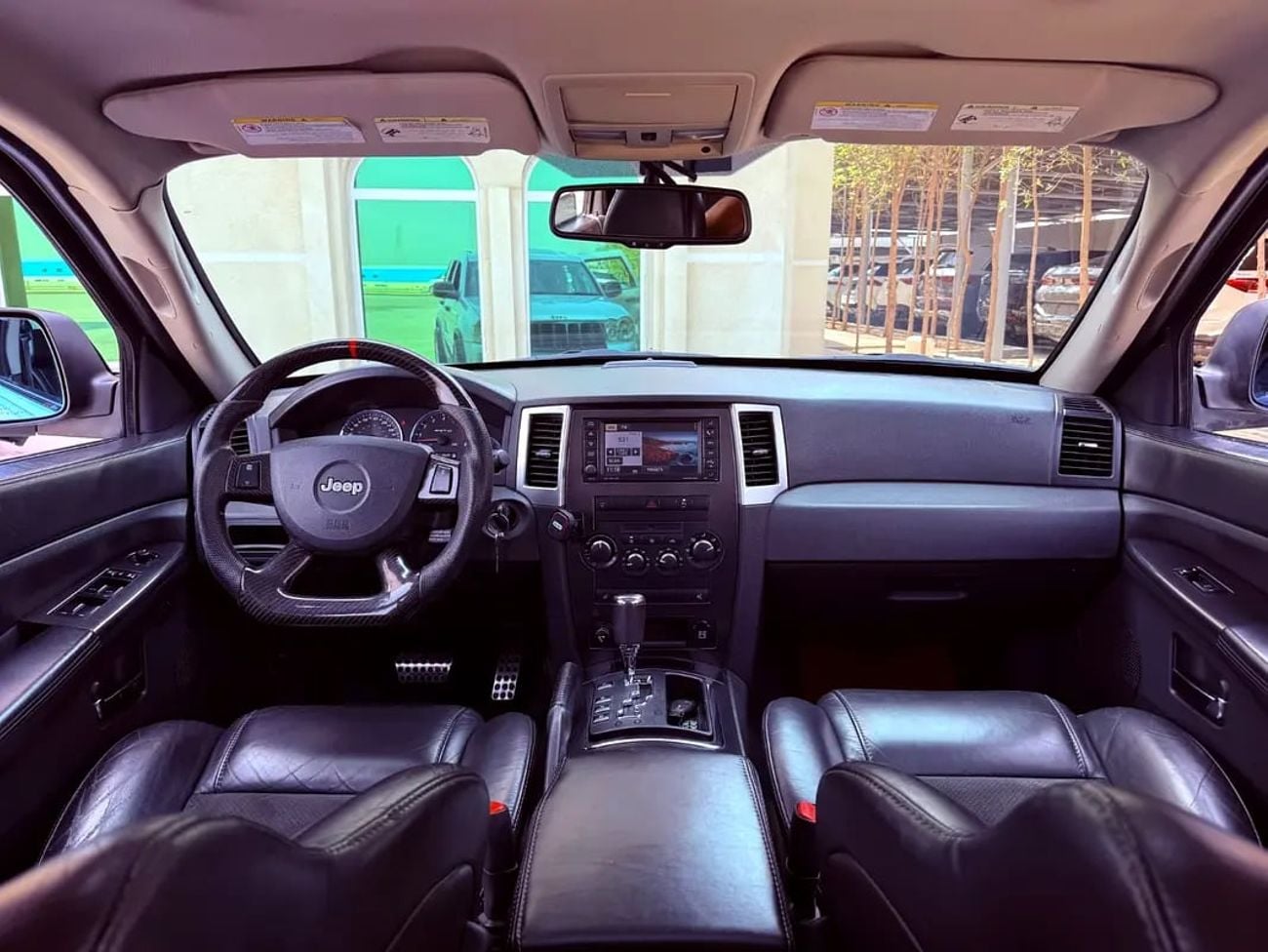 جيب جراند شيروكي SRT8 جيب جراند شيروكي SRT خليجي فل اوبشن SRT8 GCC Specs