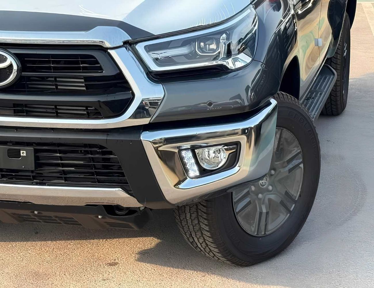 Toyota Hilux SR5 DOUBLE CABIN || 2.8L V4 DIESEL || BLIND SPOT | (CODE # HDAH1)