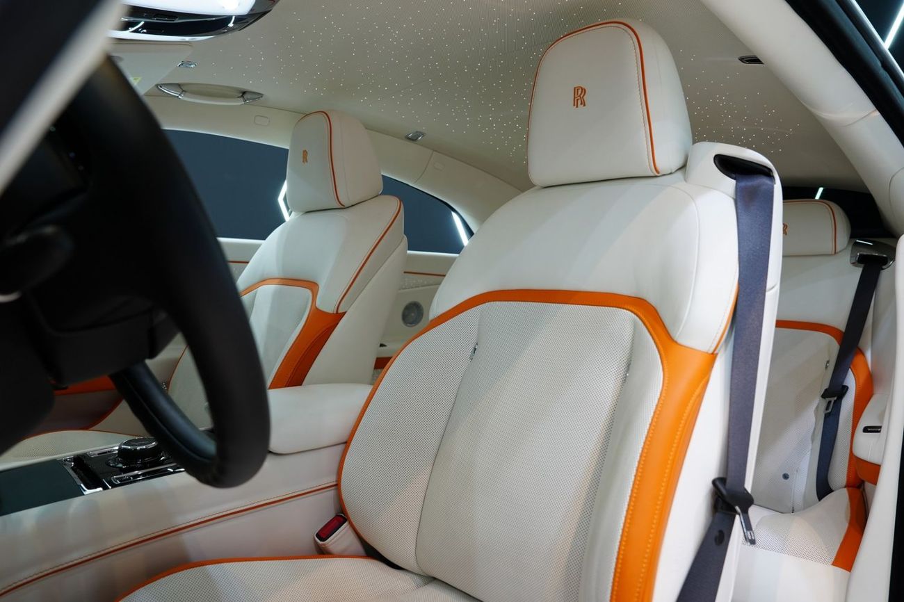 رولز رويس سبيكتر STD (L · None - Electric Cyl · Automatic · Electric · Coupe · Front Wheel Drive · 4 Seats · 2 Door) رولز رويس سبيكتر 2024، نظام صوتي مصمم خصيصاً، إضاءة ستارلايت، شبكة أمامية مضيئة، ضمان وخدمة الوكيل!!