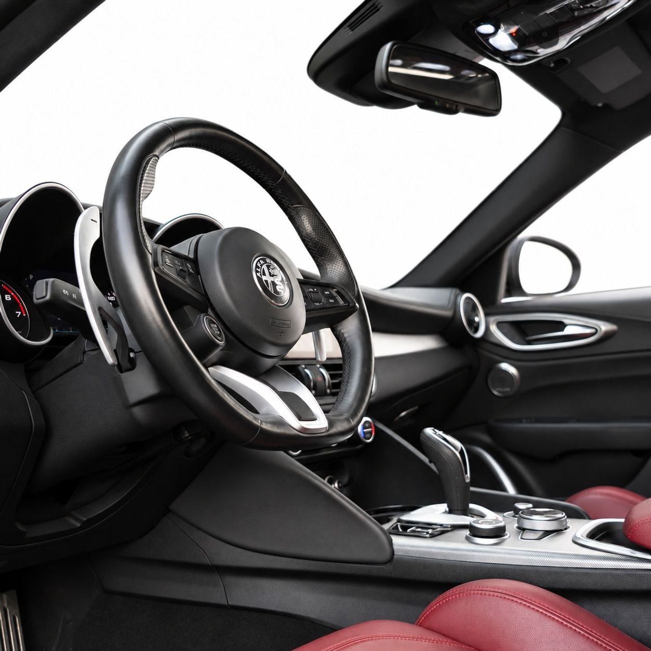 Alfa Romeo Giulia VELOCE AED 1,724 P.M • 0% Downpayment • Alfa Romeo Giulia Veloce • Agency Warranty And Service Contract