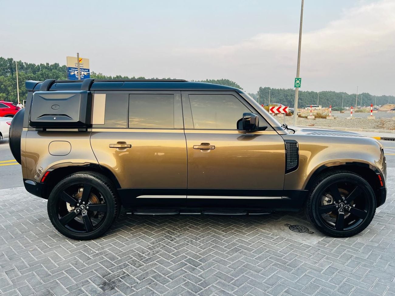 لاند روفر ديفندر 110 HSE P400