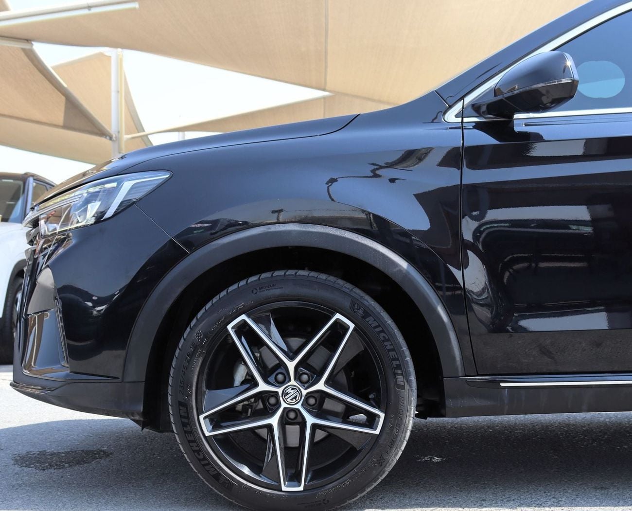 أم جي RX5 LUXURY خالية من الحوادث - خليجية - كاملة المواصفات - حالة ممتازة من الداخل والخارج