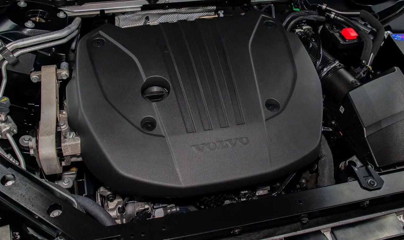 Volvo XC60 ULTIMATE DARK Low KM • 0%DP Available • Warranty • FDSH • GCC