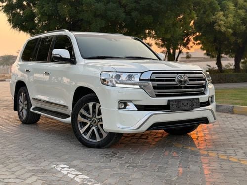 Toyota Land Cruiser VXR 5.7