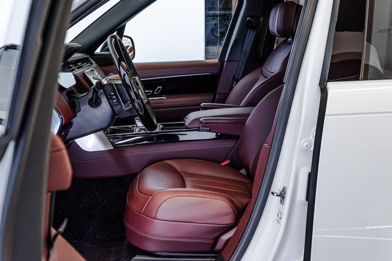 لاند روفر رينج روفر Autobiography P530 | Pearl White | Black Roof | Burgundy Interior | Shadow Exterior Package | GCC Sp