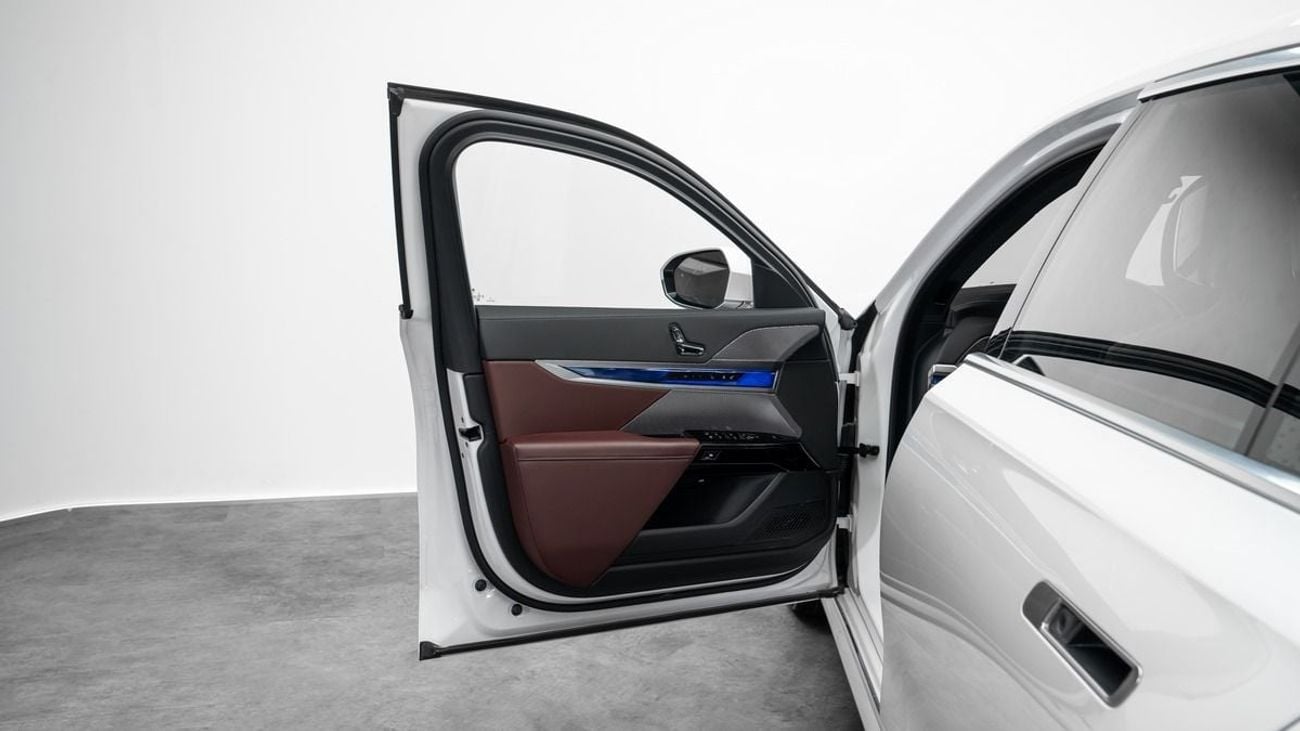 BMW 735i STANDARD - 2023 - GCC Specs - Under Service Contract