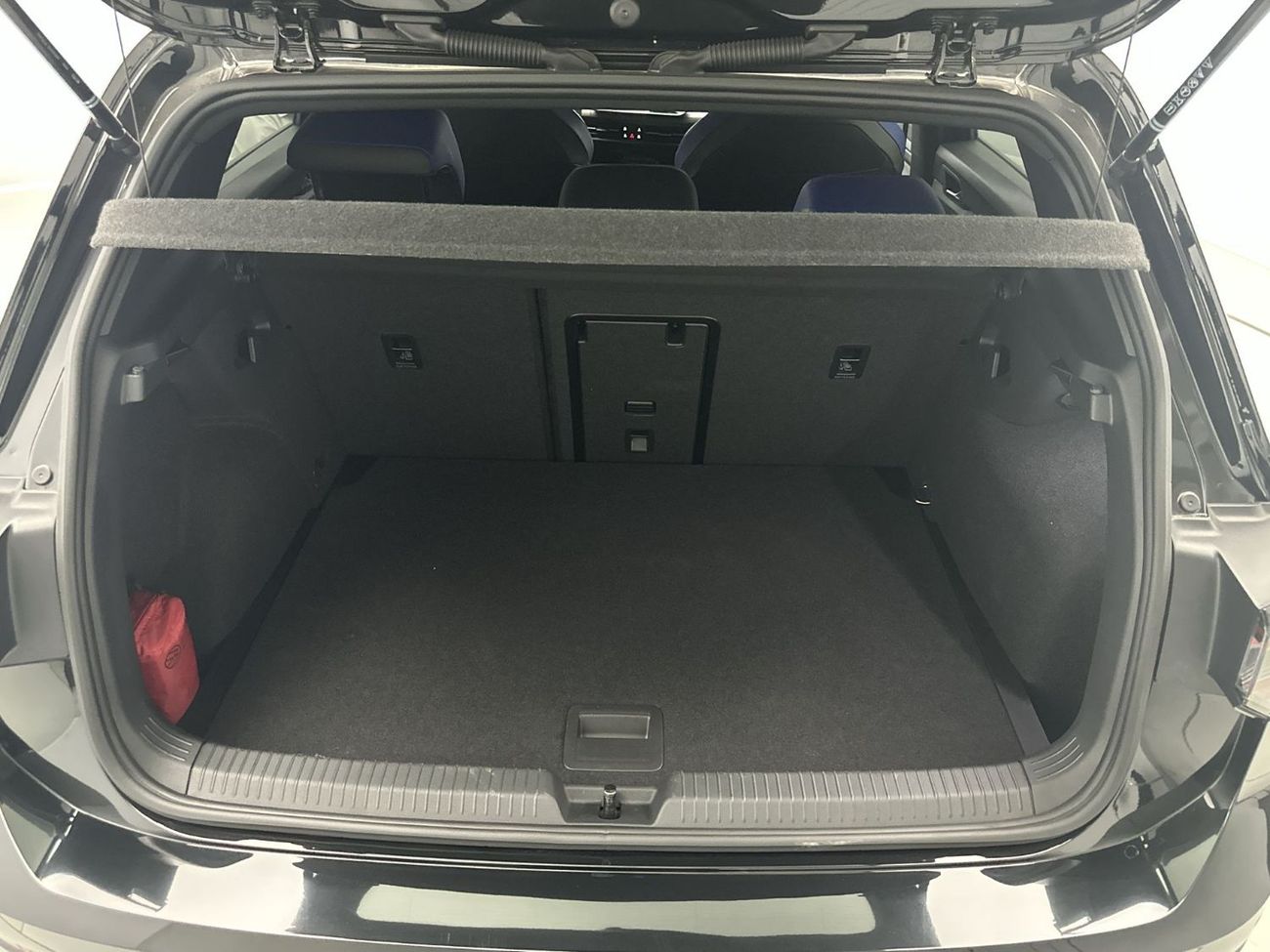 فولكس واجن جولف R 2.0L | Fabric Seats | 19" Estoril Alloys | Panoramic Roof
