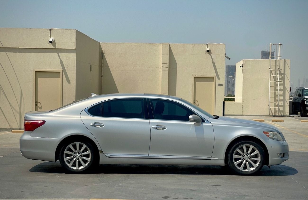 لكزس LS 460 PREMIER LWB ملكية نظيفة - بدون حوادث