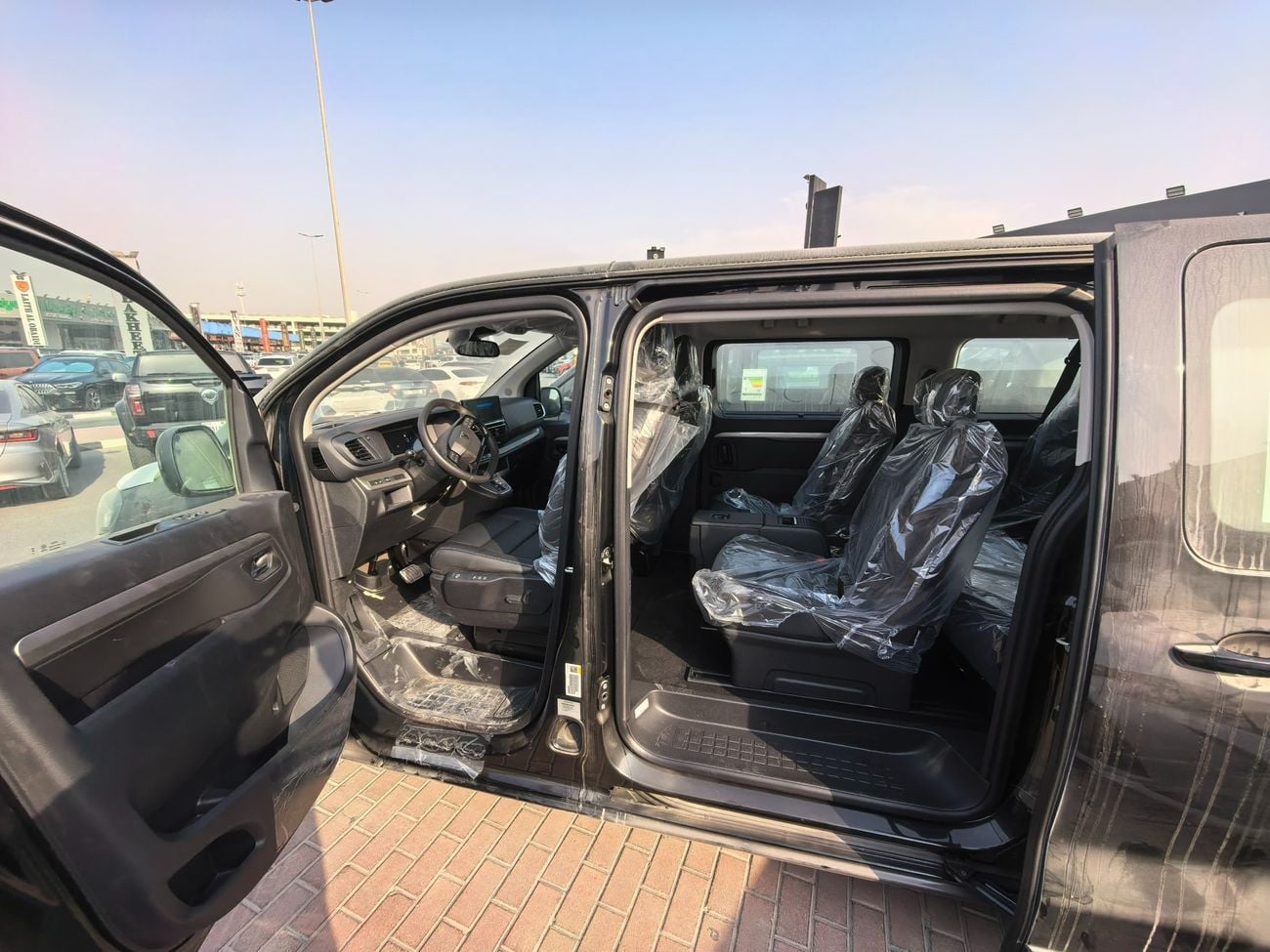 بيجو ترافلر VIP 7 Seater