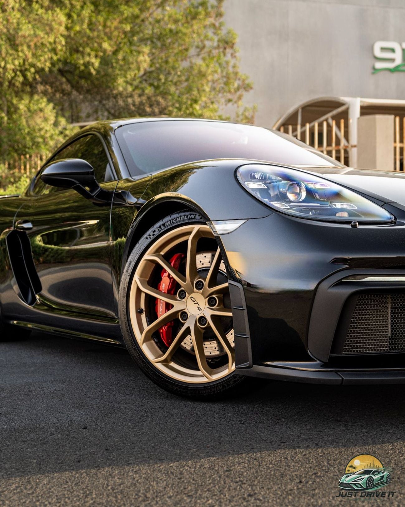 Porsche 718 Cayman GT4
