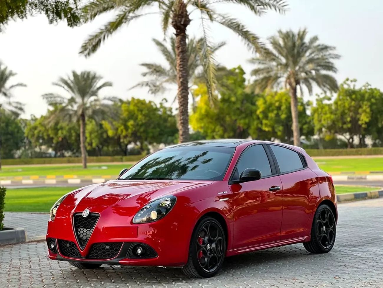 ألفا روميو جوليتا Stunning Mid Option | GCC Specs | Well Maintained